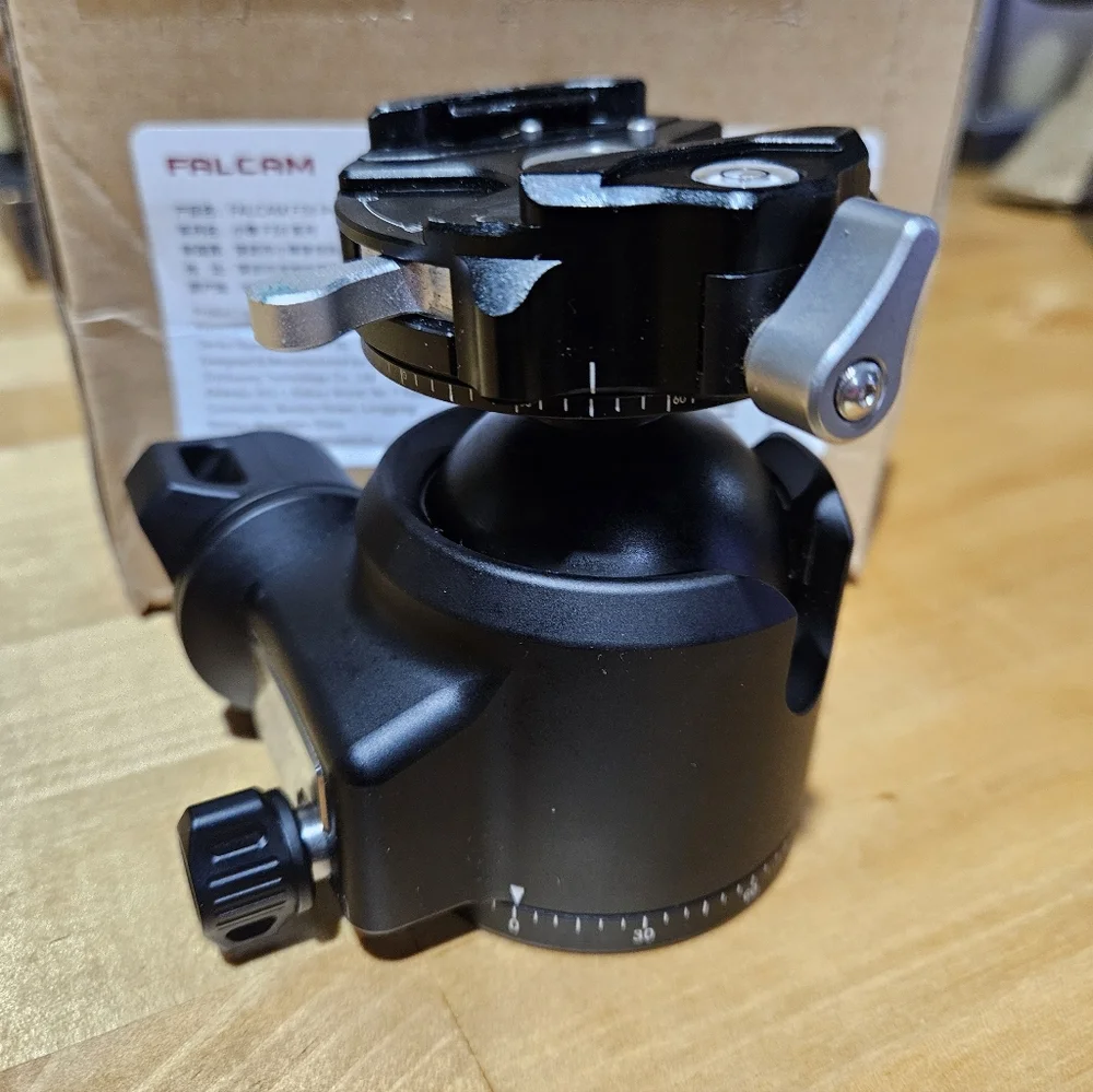 The FALCAM XB-3R F38 PRO Quick Release Plate 360° Dual Panorama Ballhead Tripod